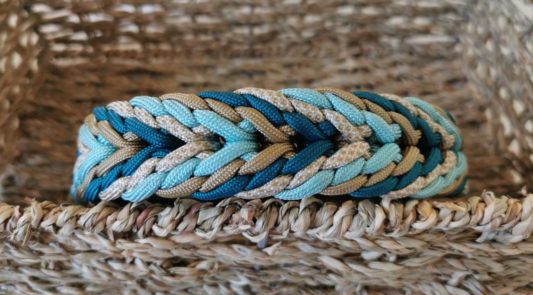 Collier bleu clair en paracorde fait main, personnalisable pour chiens et chats