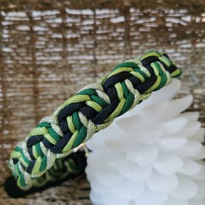 Collier Koda en paracorde avec des touches de vert, fait main, personnalisable pour chiens